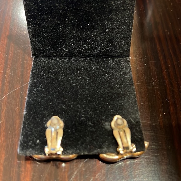 Vintage Chanel clip on earrings - Picture 3 of 4